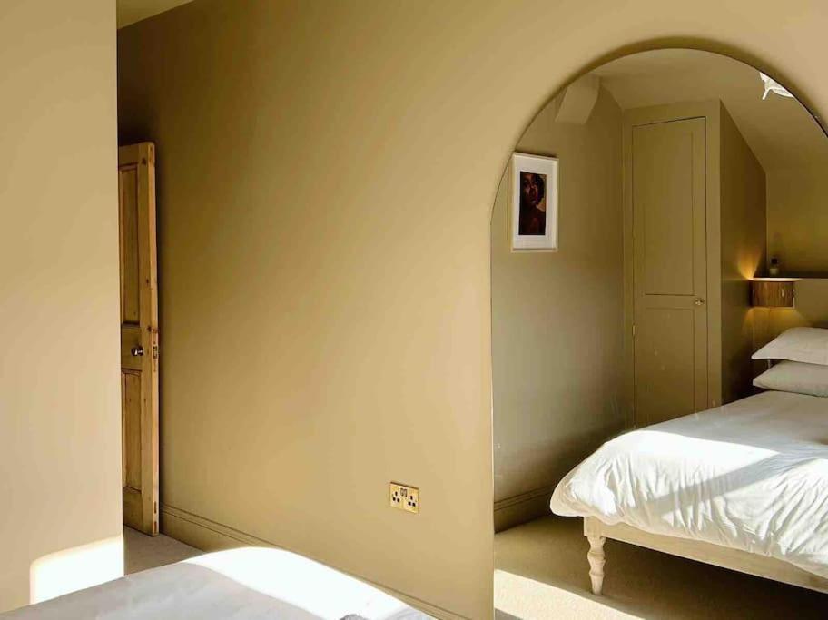 Luxury City Centre Townhouse - Sleeps 6 Chester Exterior photo