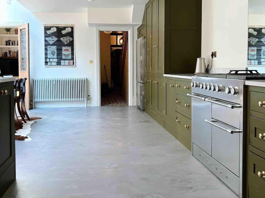Luxury City Centre Townhouse - Sleeps 6 Chester Exterior photo