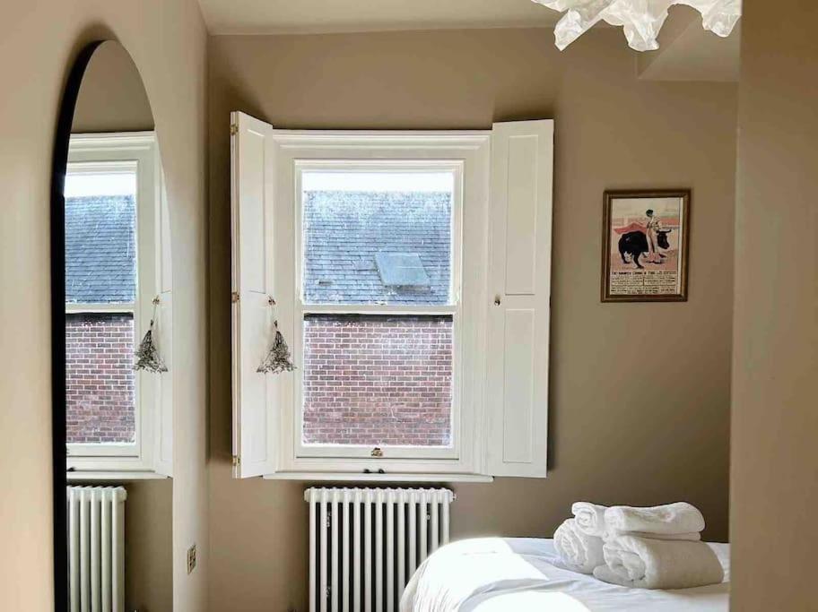 Luxury City Centre Townhouse - Sleeps 6 Chester Exterior photo