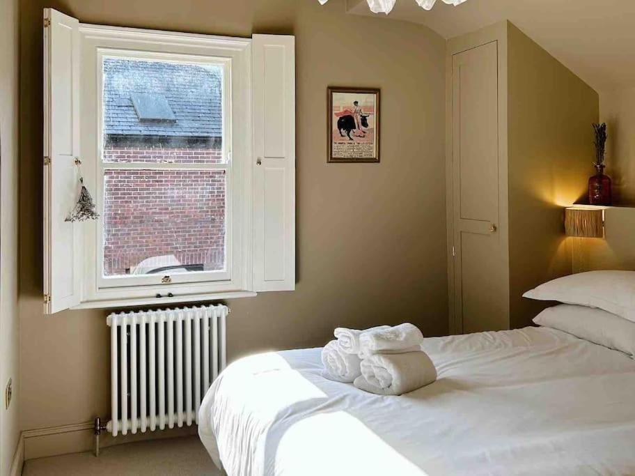 Luxury City Centre Townhouse - Sleeps 6 Chester Exterior photo